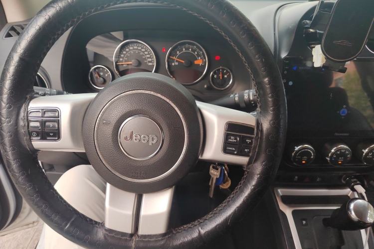 Used Jeep Compass 2014 2.4L four-wheel drive sport version Steering Wheel