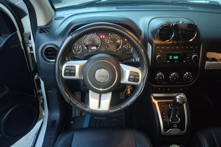 Used Jeep Compass 2014 Revised Version 2.4L Four-Wheel Drive Comfort Edition Steering Wheel
