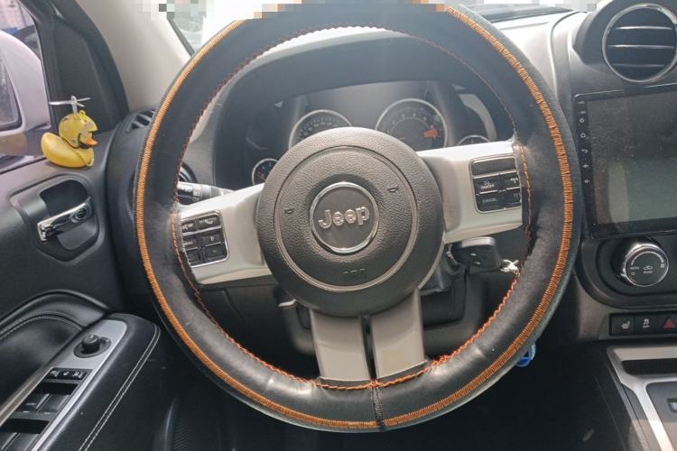 Used Jeep Compass 2014 Revised Version 2.4L Four-Wheel Drive Luxury Edition Steering Wheel