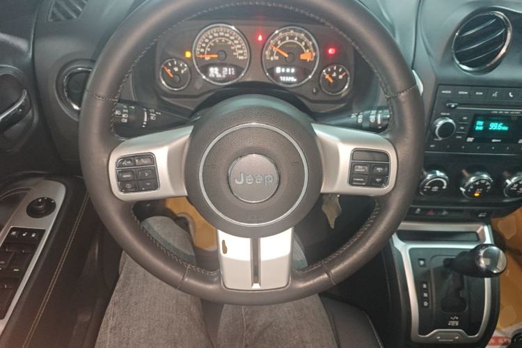 Used Jeep Compass 2014 Revised Version 2.4L Four-Wheel Drive Comfort Edition Steering Wheel