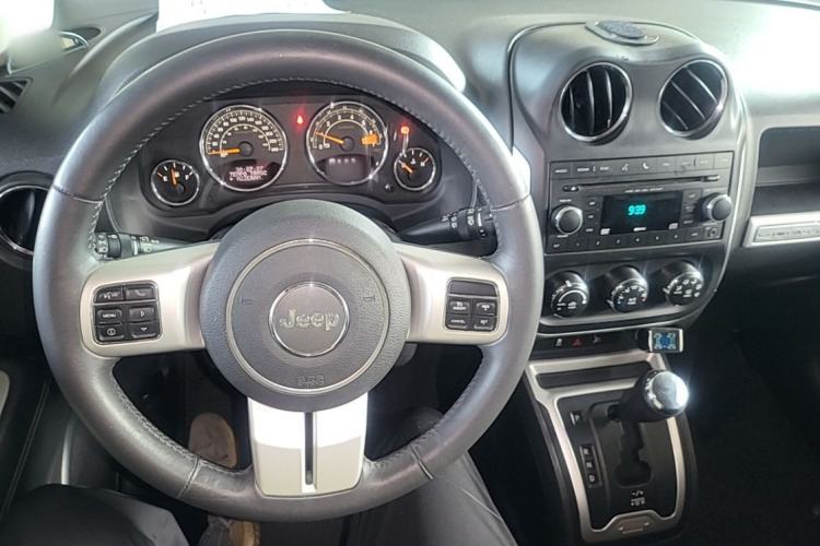 Used Jeep Compass 2014 Revised Version 2.4L Four-Wheel Drive Comfort Edition Steering Wheel