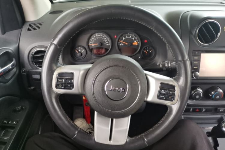 Used Jeep Compass 2014 2.4L four-wheel drive sport version Steering Wheel