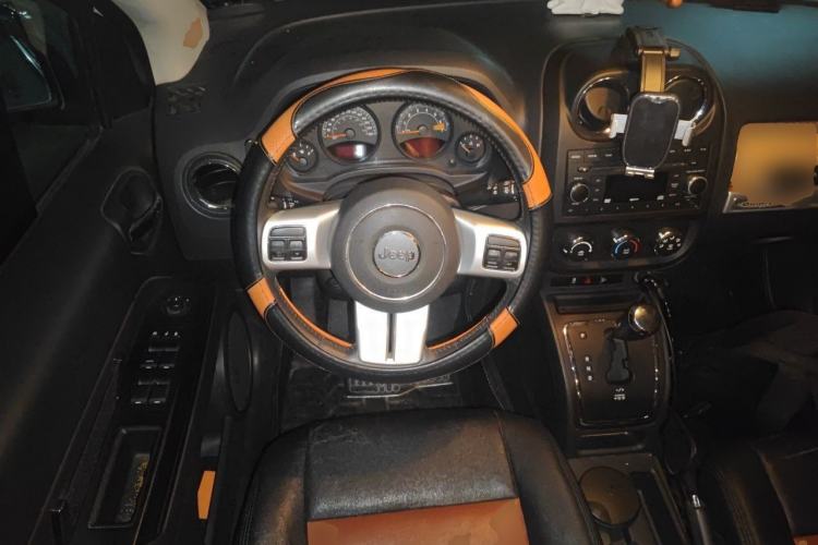 Used Jeep Compass 2014 2.0L two-wheel drive sport version Steering Wheel