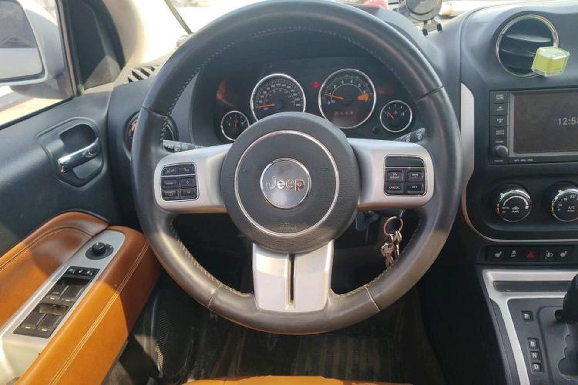 Used Jeep Compass 2014 Revised Version 2.4L Four-Wheel Drive Luxury Navigation Edition Steering Wheel