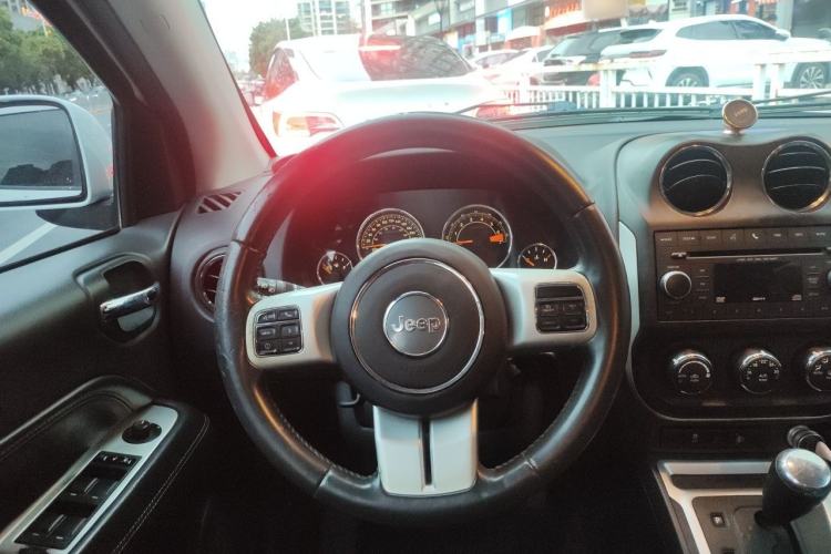Used Jeep Compass 2014 Revised Version 2.4L Four-Wheel Drive Comfort Edition Steering Wheel
