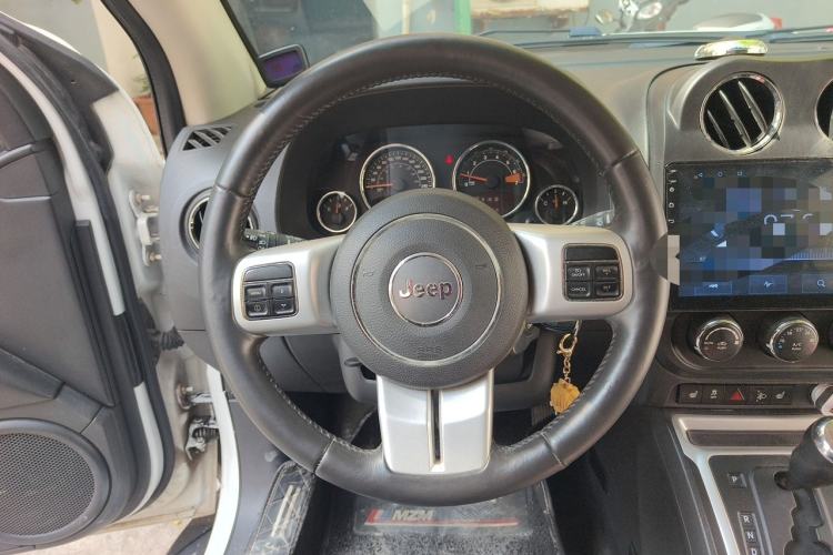 Used Jeep Compass 2014 2.0L two-wheel drive luxury version Steering Wheel