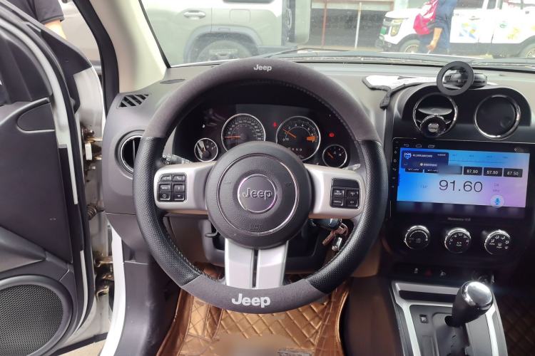 Used Jeep Compass 2014 2.4L four-wheel drive sport version Steering Wheel