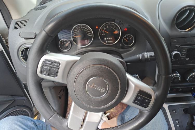 Used Jeep Compass 2014 Revised Version 2.4L Four-Wheel Drive Comfort Edition Steering Wheel