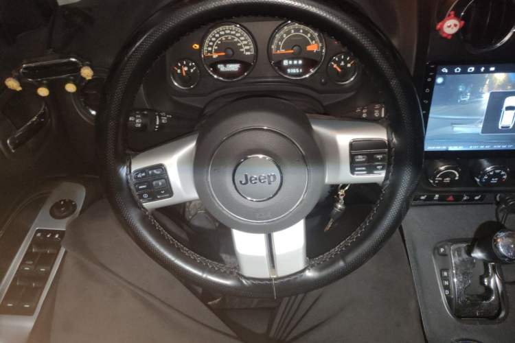 Used Jeep Compass 2014 Revised Version 2.4L Four-Wheel Drive Luxury Navigation Edition Steering Wheel