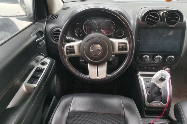Used Jeep Compass 2014 2.4L four-wheel drive sport version Steering Wheel