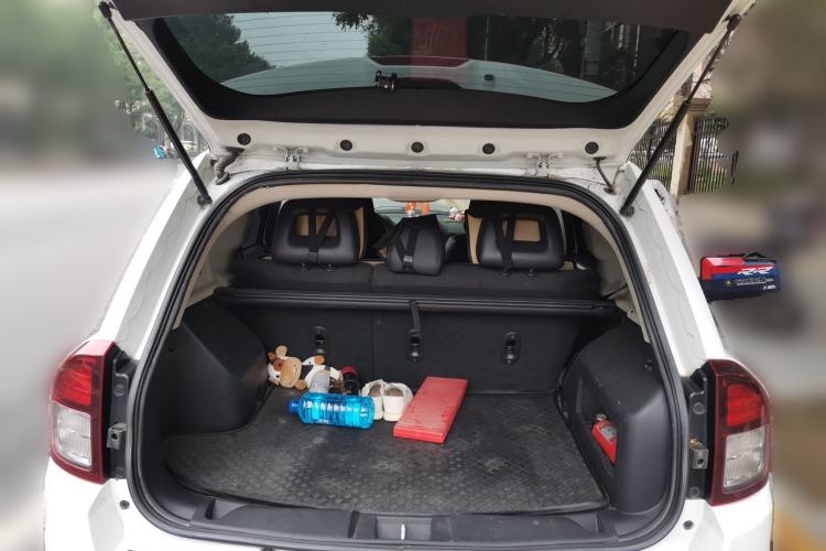 Used Jeep Compass 2014 2.0L two-wheel drive sport version Trunk