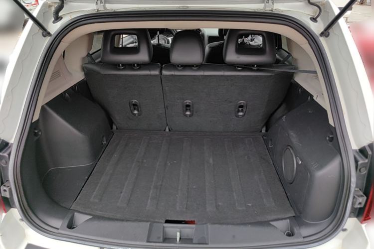Used Jeep Compass 2014 2.0L two-wheel drive luxury version Trunk