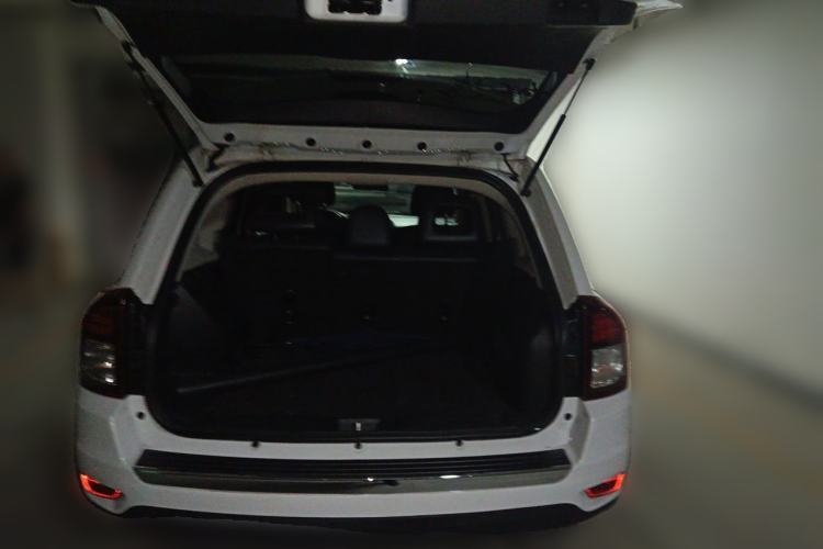 Used Jeep Compass 2014 2.4L four-wheel drive sport version Trunk