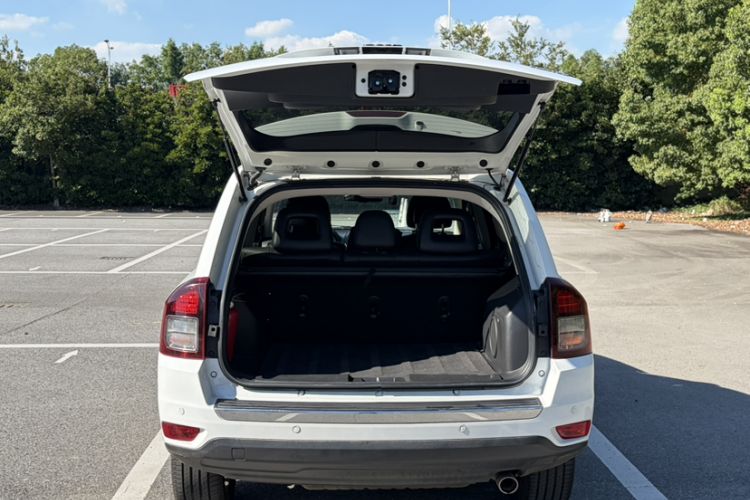 Used Jeep Compass 2014 Revised Version 2.4L Four-Wheel Drive Luxury Edition Trunk