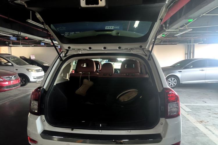Used Jeep Compass 2014 2.0L two-wheel drive sport version Trunk