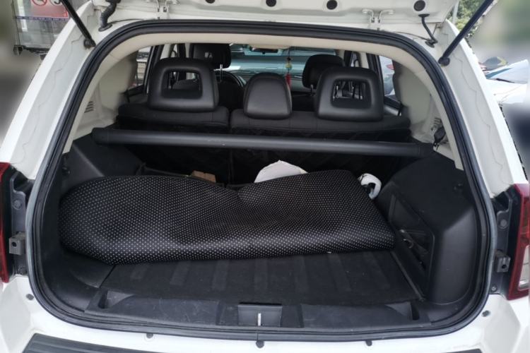 Used Jeep Compass 2014 2.4L four-wheel drive sport version Trunk