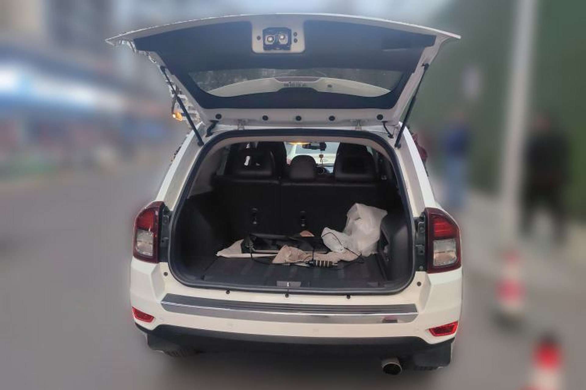 Used Jeep Compass 2014 2.4L Four-Wheel Drive Serpentine Collection Edition Trunk