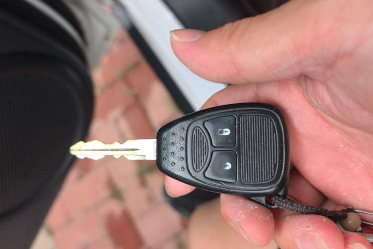 Used Jeep Compass 2014 2.0L two-wheel drive sport version Vehicle Key
