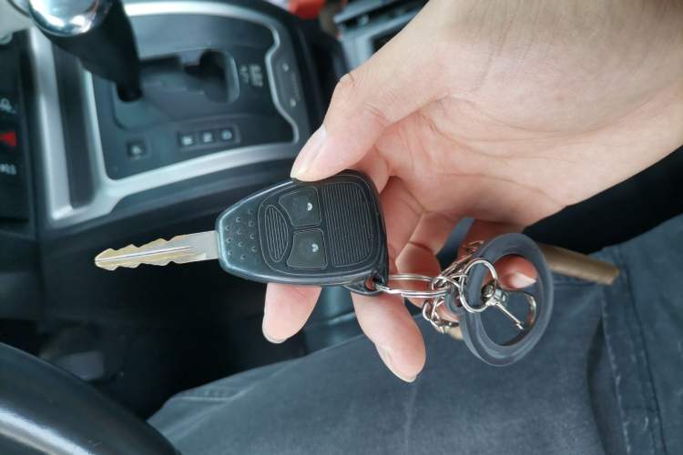 Used Jeep Compass 2014 2.4L Four-Wheel Drive Serpentine Collection Edition Vehicle Key