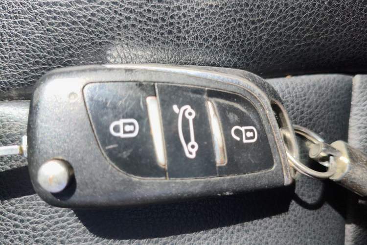 Used Jeep Compass 2014 2.0L two-wheel drive sport version Vehicle Key