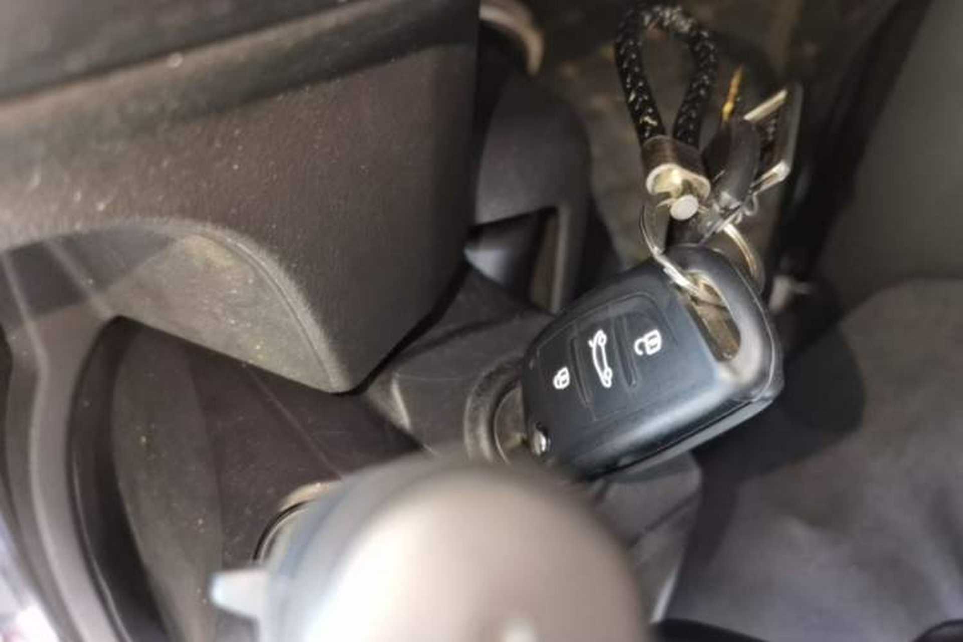 Used Jeep Compass 2014 2.0L two-wheel drive sport version Vehicle Key