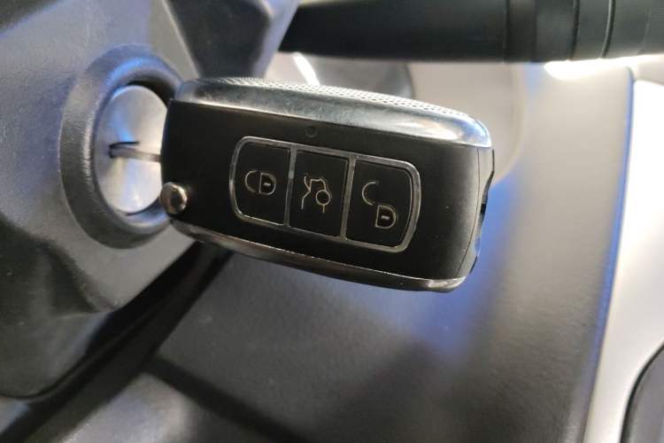 Used Jeep Compass 2014 2.4L four-wheel drive sport version Vehicle Key