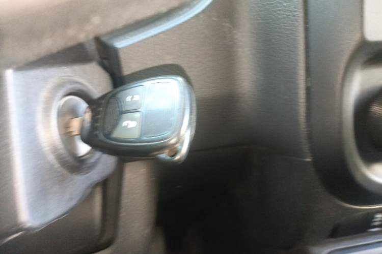 Used Jeep Compass 2014 2.4L four-wheel drive sport version Vehicle Key