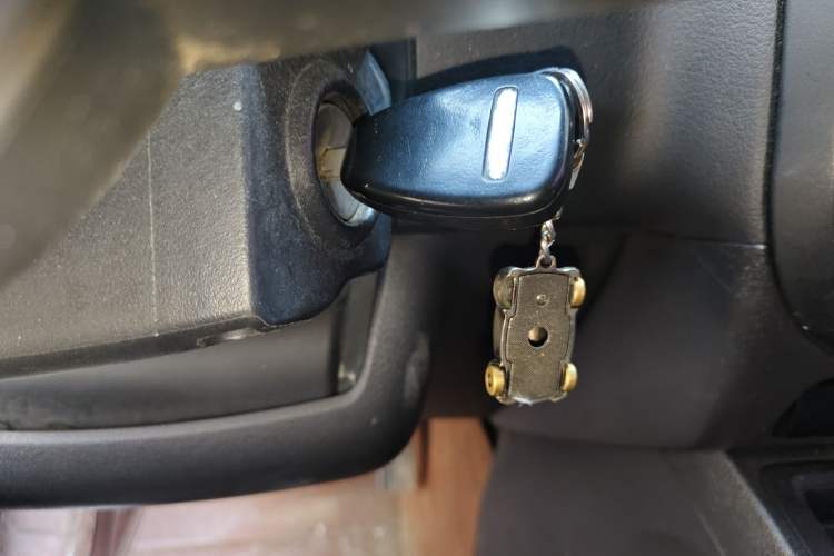 Used Jeep Compass 2014 2.4L four-wheel drive sport version Vehicle Key