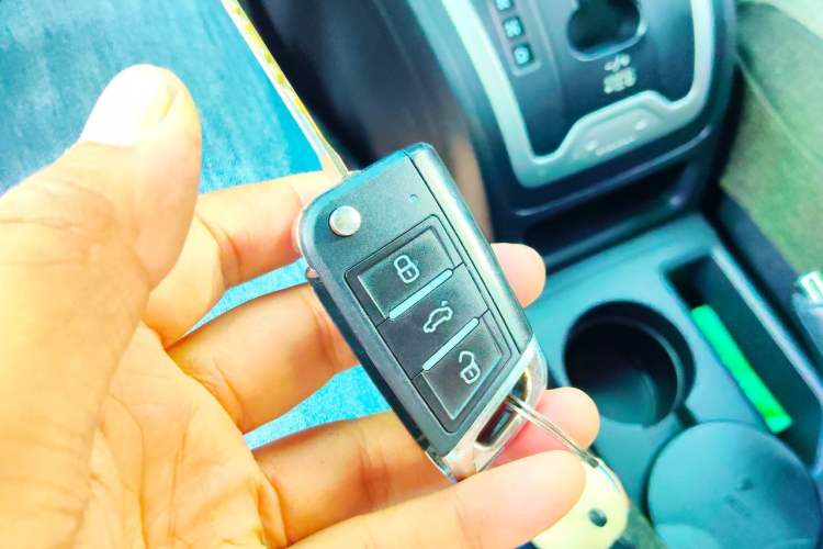 Used Jeep Compass 2014 2.4L four-wheel drive sport version Vehicle Key