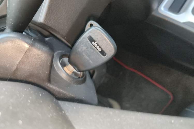 Used Jeep Compass 2014 2.0L two-wheel drive luxury version Vehicle Key