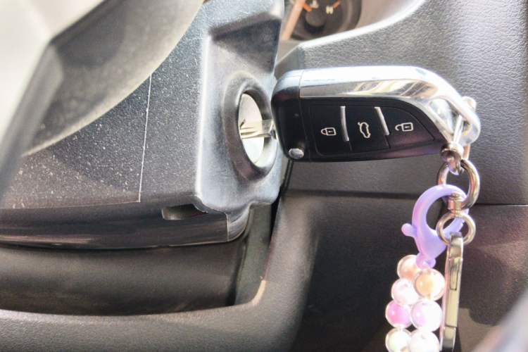 Used Jeep Compass 2014 2.0L two-wheel drive sport version Vehicle Key
