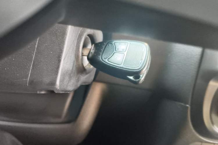 Used Jeep Compass 2014 2.0L two-wheel drive sport version Vehicle Key