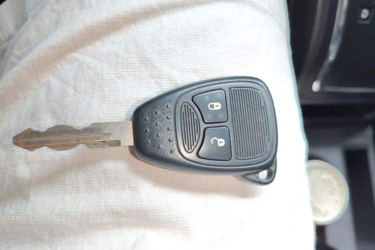 Used Jeep Compass 2014 2.0L two-wheel drive sport version Vehicle Key