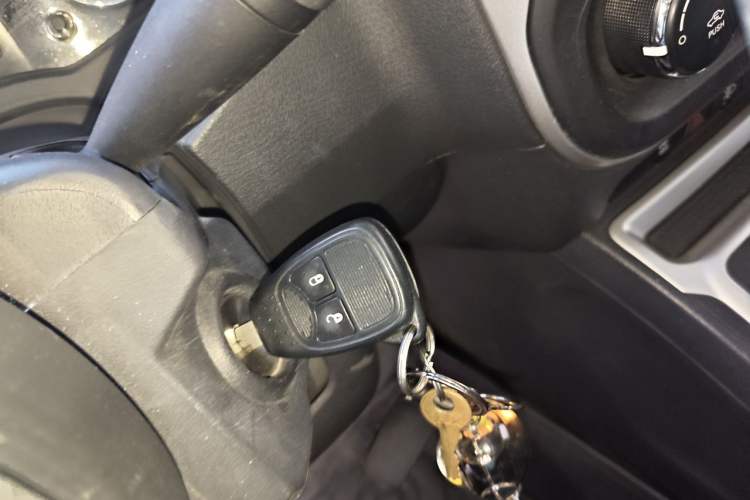 Used Jeep Compass 2014 2.0L two-wheel drive urban version Vehicle Key