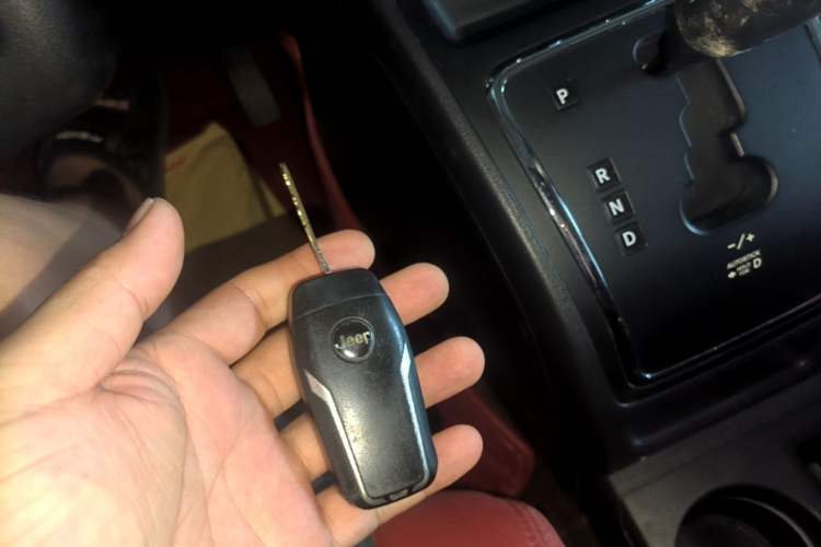 Used Jeep Compass 2014 2.0L two-wheel drive sport version Vehicle Key