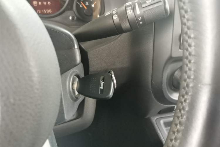 Used Jeep Compass 2014 2.4L four-wheel drive sport version Vehicle Key