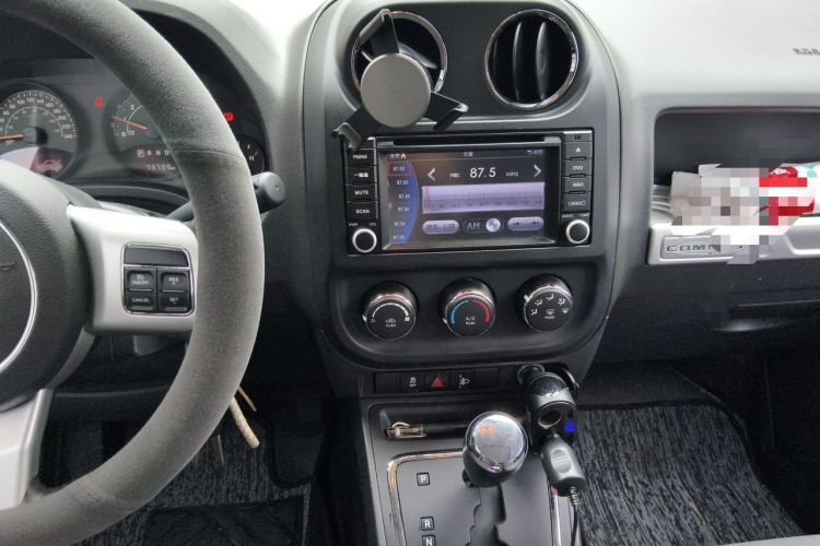 Used Jeep Compass 2015 2.0L two-wheel drive sport version Audio And AC Panel