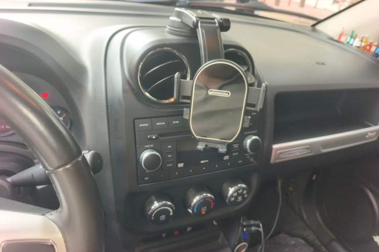 Used Jeep Compass 2015 2.0L two-wheel drive sport version Audio And AC Panel