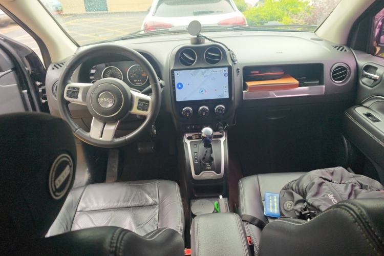 Used Jeep Compass 2015 2.0L Two-Wheel Drive Luxury Edition Center Console