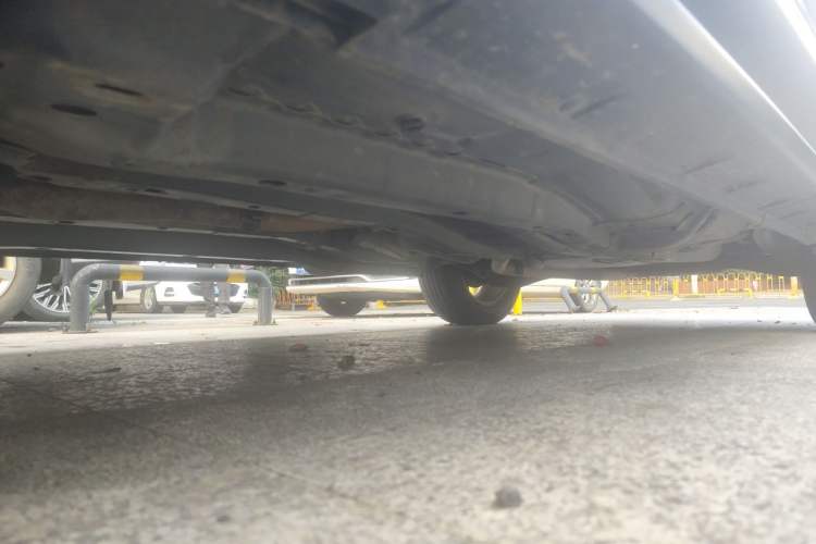 Used Jeep Compass 2015 2.0L two-wheel drive sport version Chassis Front Left