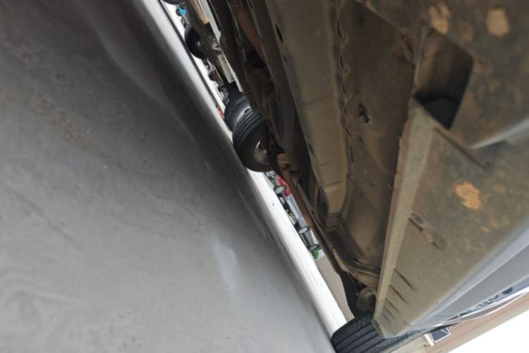 Used Jeep Compass 2015 2.0L two-wheel drive sport version Chassis Front Left