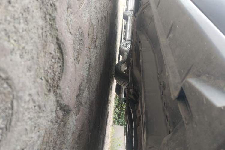 Used Jeep Compass 2015 2.0L two-wheel drive sport version Chassis Front Right