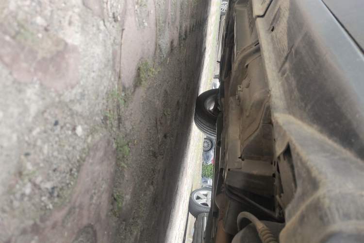 Used Jeep Compass 2015 2.0L two-wheel drive sport version Chassis Rear Left