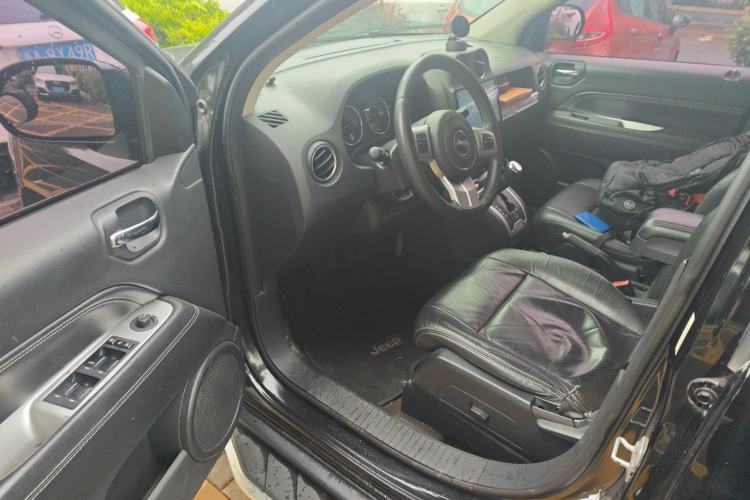 Used Jeep Compass 2015 2.0L Two-Wheel Drive Luxury Edition Driver Seat