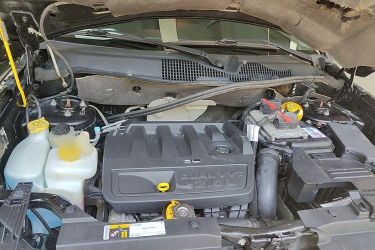 Used Jeep Compass 2015 2.0L two-wheel drive sport version Engine Bay