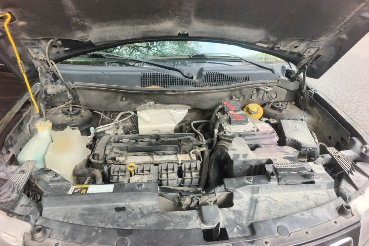 Used Jeep Compass 2015 2.0L two-wheel drive sport version Engine Bay