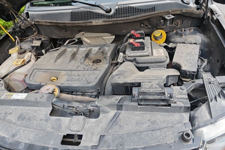 Used Jeep Compass 2015 2.0L two-wheel drive sport version Engine Bay