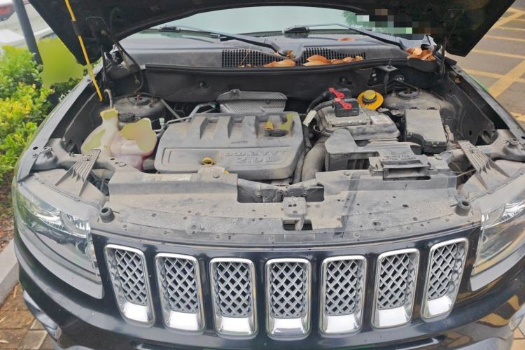 Used Jeep Compass 2015 2.0L Two-Wheel Drive Luxury Edition Engine Bay