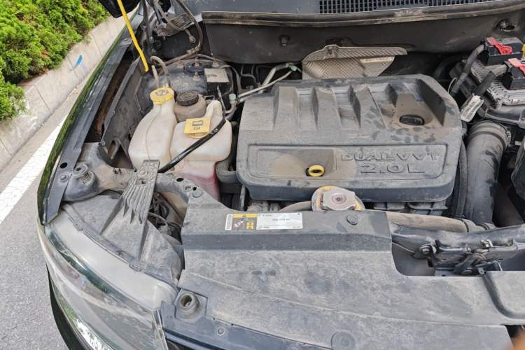 Used Jeep Compass 2015 2.0L two-wheel drive sport version Engine Bay Right