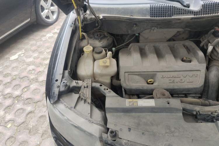 Used Jeep Compass 2015 2.0L two-wheel drive sport version Engine Bay Right